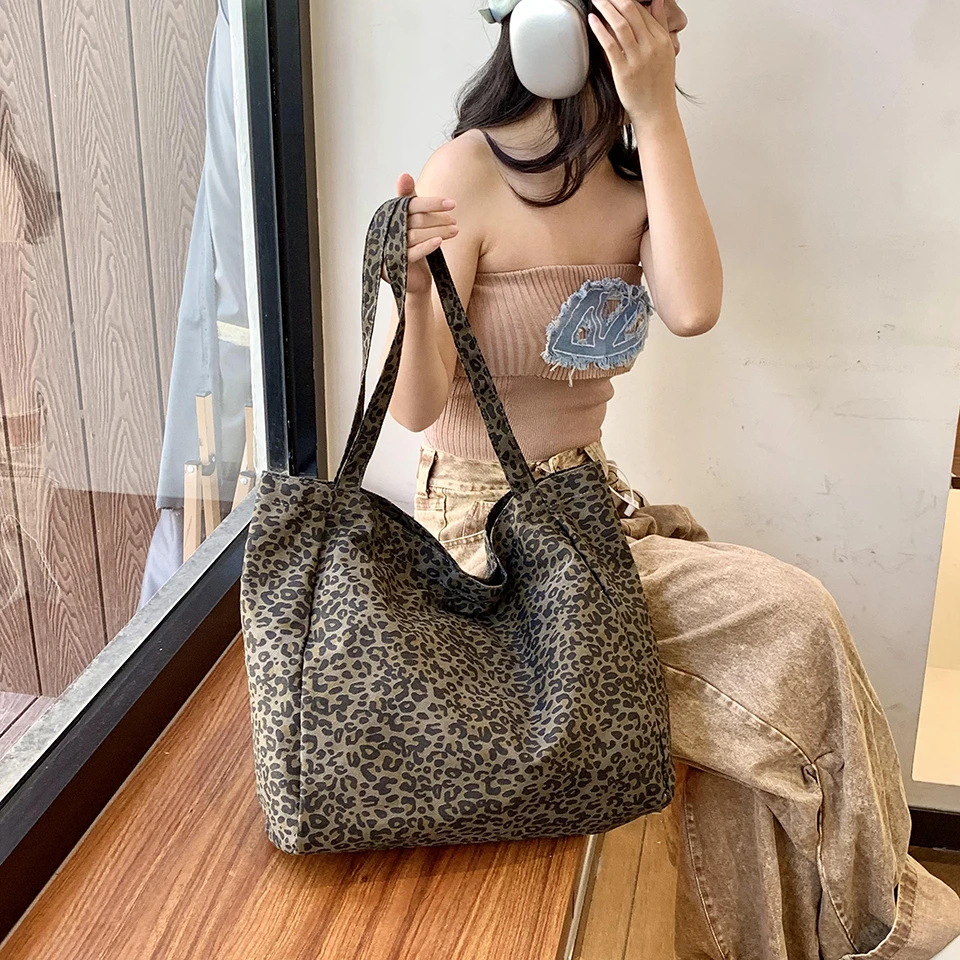 Large capacity leopard canvas bag, fashion trend practical, multi-functional niche shoulder bag