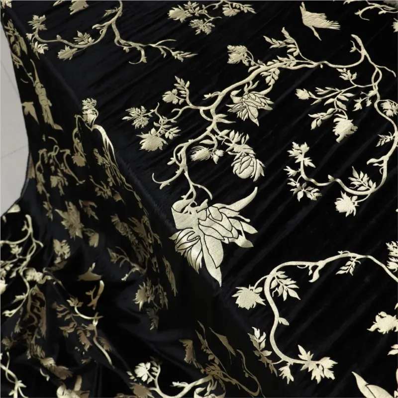 Tecido feminino de alta qualidade para camisas, camisolas e cheongsams feitos de tecido de seda e veludo de viscose em relevo dourado