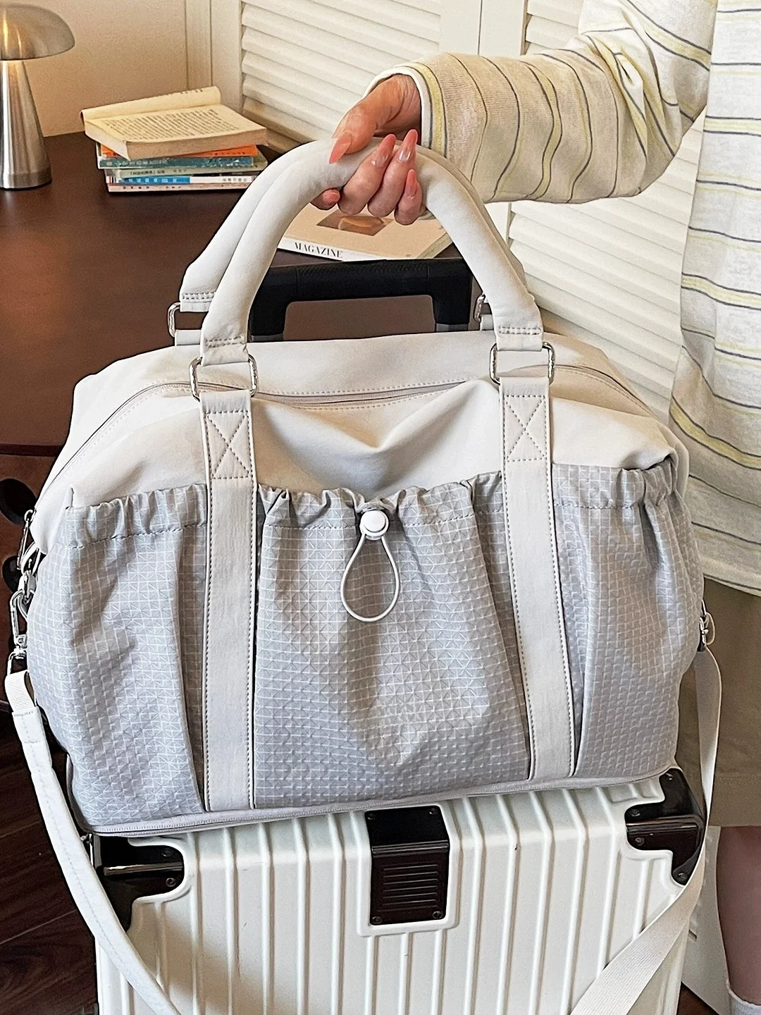 large-capacity-travel-bag-handbag-suitcase-for-business-trip-check-in-lightweight-sports-fitness-bag-for-men-and-women