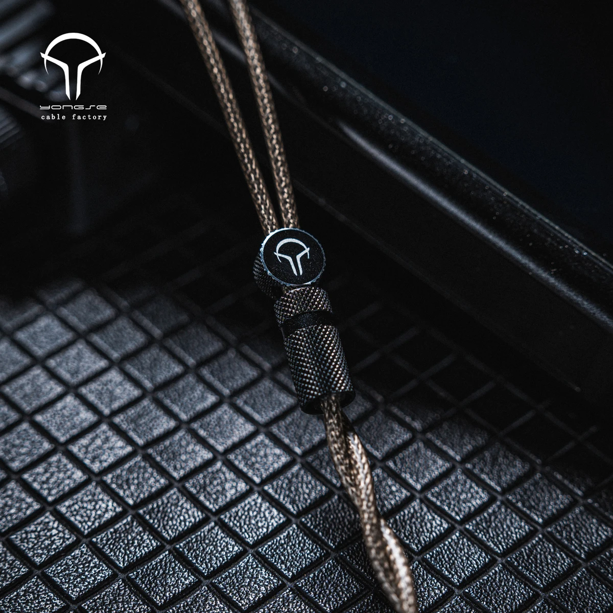 Yongse GreyBunny Single Crystal Copper + Silver-plated Single Crystal Copper Center ＆ Graphene Earphone Cable