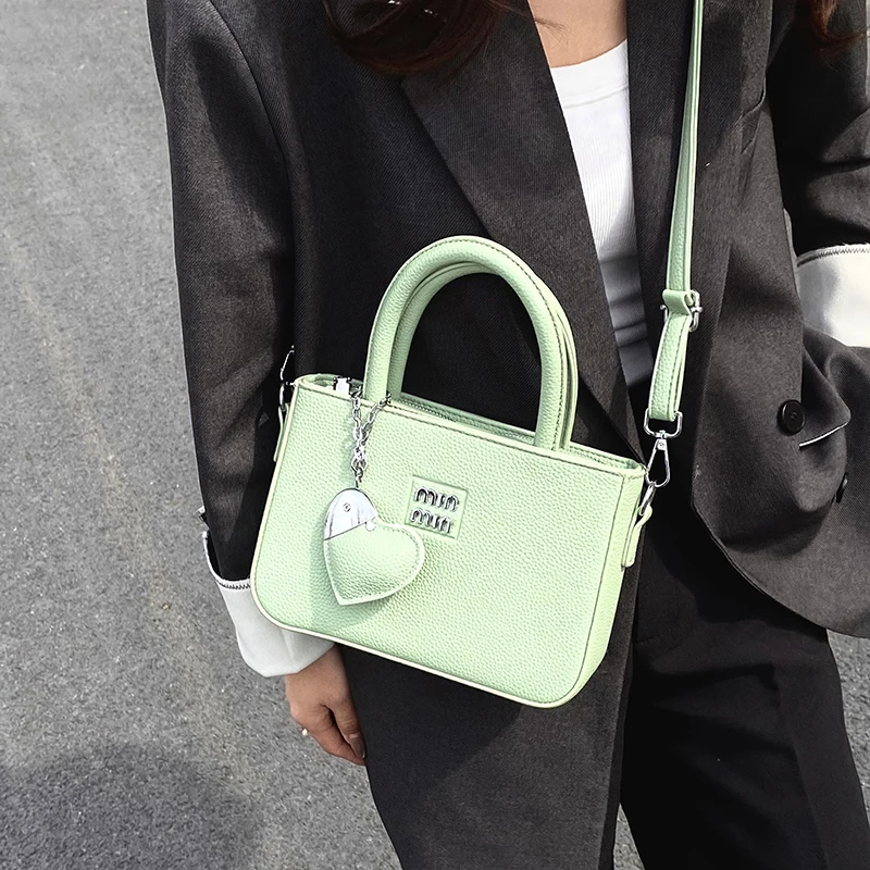 

High-End Minimalist Messenger Bag For Women Featuring Large Capacity Leather Material And Simple Solid Color