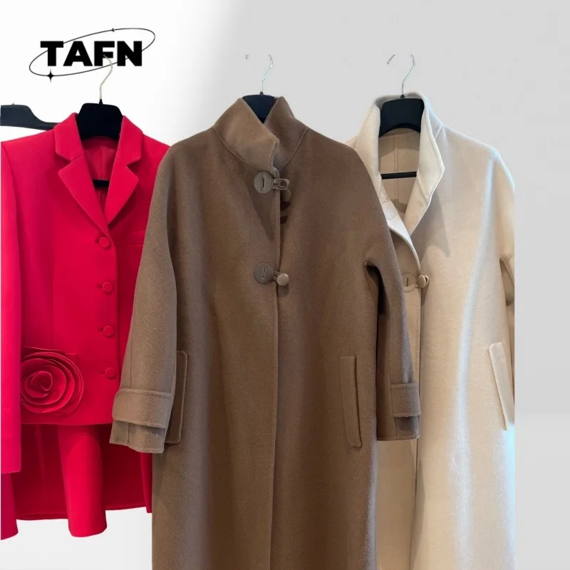 

25 New European and American Style Advanced Cashmere Windproof Banquet Coat with Pocket Lapels Classic BeautifulA25337