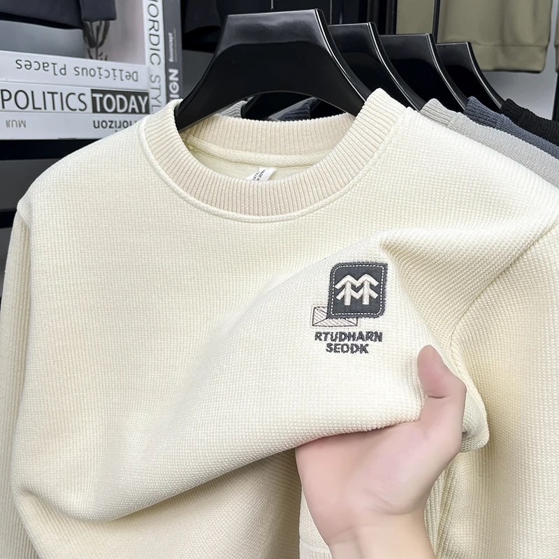 

Velvet Thickened Round Neck Sweatshirt for Men, Embroidered Warm Knit Long Sleeved T-shirt for Casual Men's Wear