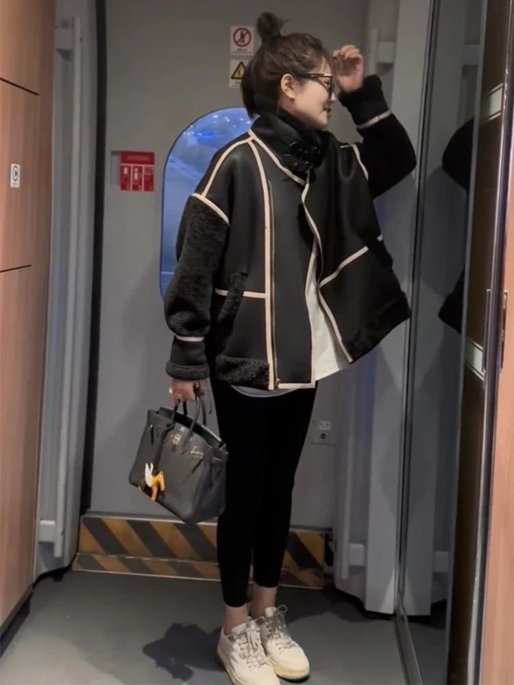 เสื้อแจ็คเก็ตหนังสไตล์เรโทรฮ่องกง แต่งลายปะติด คอตั้ง ให้ความอบอุ่น เหมาะสำหรับผู้หญิง ฤดูหนาว ระดับไฮเอนด์ สไตล์นักขี่มอเตอร์ไซค์
