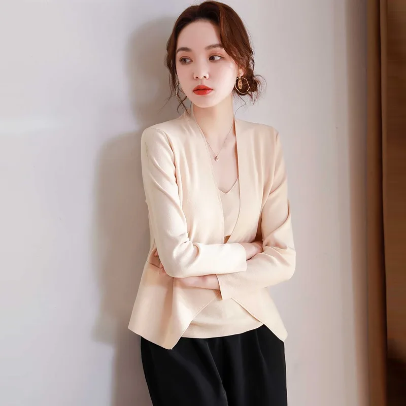 Autumn Version of The New Knitted Open-chest Coat for Women Solid Color Short Slimming Buttonless Paired with A Shawl Cardigan.