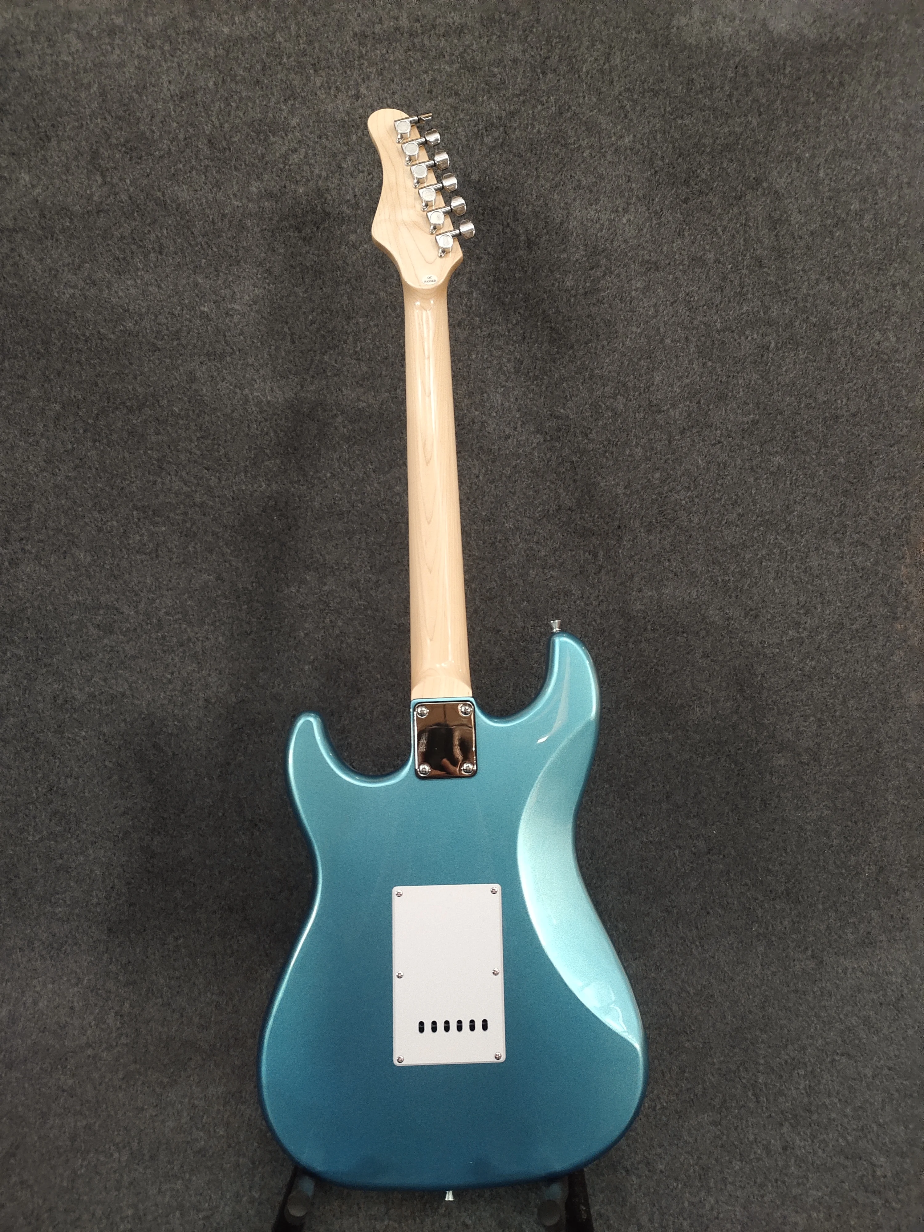 Customized Electric Guitar with 6 Strings, Gloss Bling, Blue, Basswood Body, Maple Neck, Custom, Beautiful Vioce, High Quality