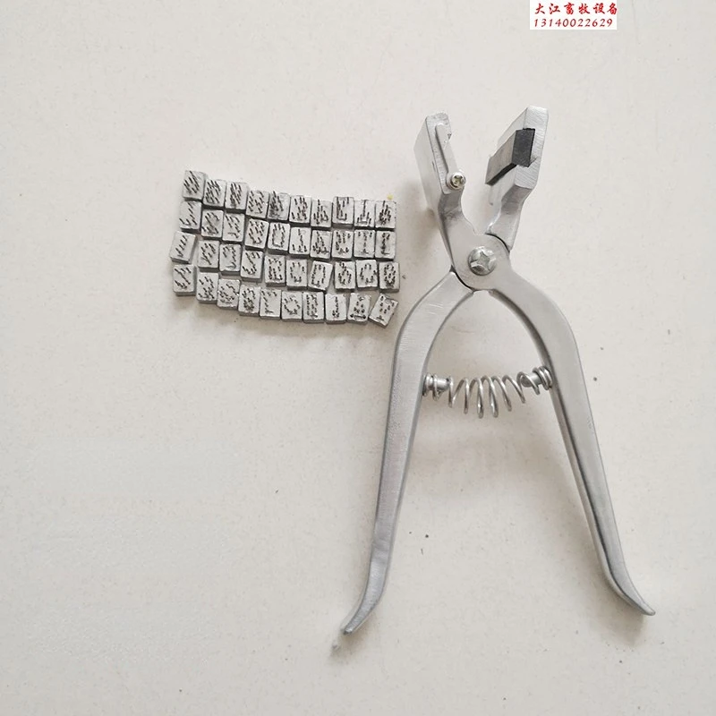A Ear Marker Pliers Rabbit Marker  Cattle and Sheep  Number   Prick  Rabbit Cage Accessories