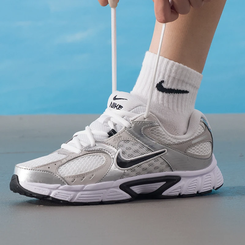 أحذية نايك النسائية، أحذية الأطفال الكبيرة V5 Rnr (Gs) أحذية كاجوال، أحذية جري رياضية خفيفة الوزن للشباب Hq6411-100