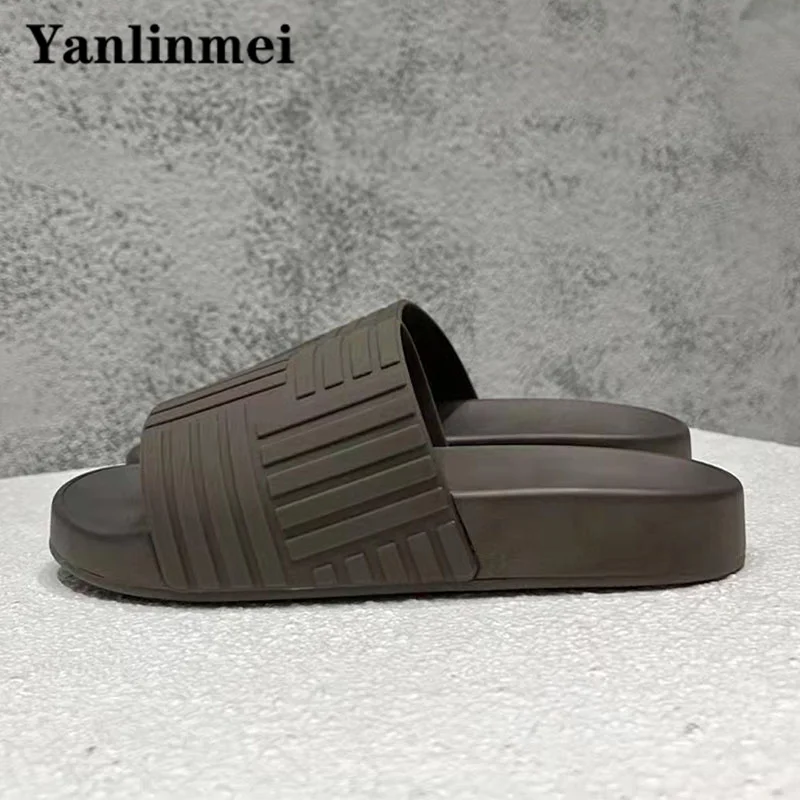 Nuove pantofole estive da donna pantofole da bagno impermeabili in gomma Color caramella scarpe da spiaggia Casual Peep Toe Comfort Flat Slides donna