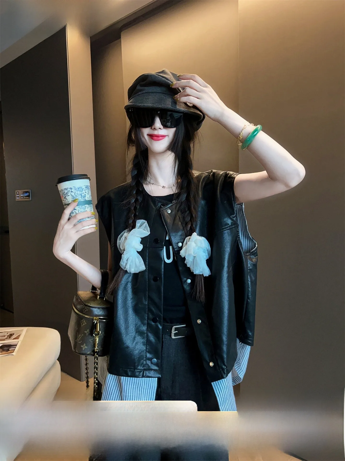 

Faionable Retro Leather Jaet Vest Loose Women's Top Early Autumn 2025 New Sle Commute round Ne Single Button Pure Color