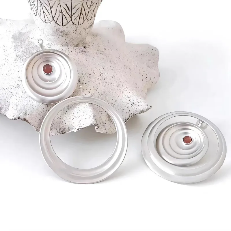 

New Corrugated Round Redstone Two-wearing Stud Earrings Women's Earrings Winter Senior Sense Simple and Versatile Niche Earrings