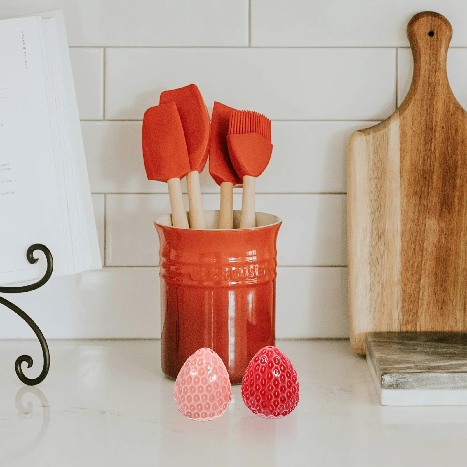 

2Pcs Ceramic Salt and Pepper Shaker Creative Christmas Nutcracker Design Kitchen Small Seasoning Holder Spice Container Salt