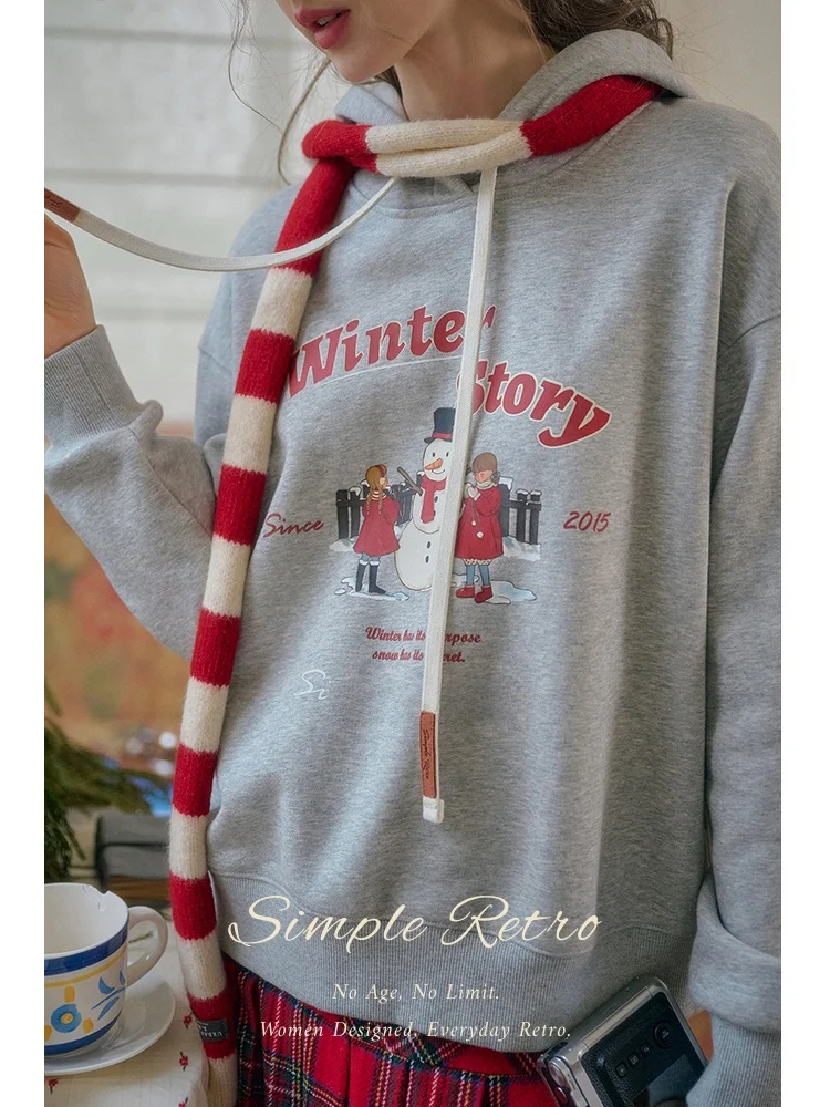 

Комплект SimpleRetro: Худи и юбка «Снеговик» для женщин, свободный крой, зимняя коллекция, с шапкой, модный женский костюм-двойка