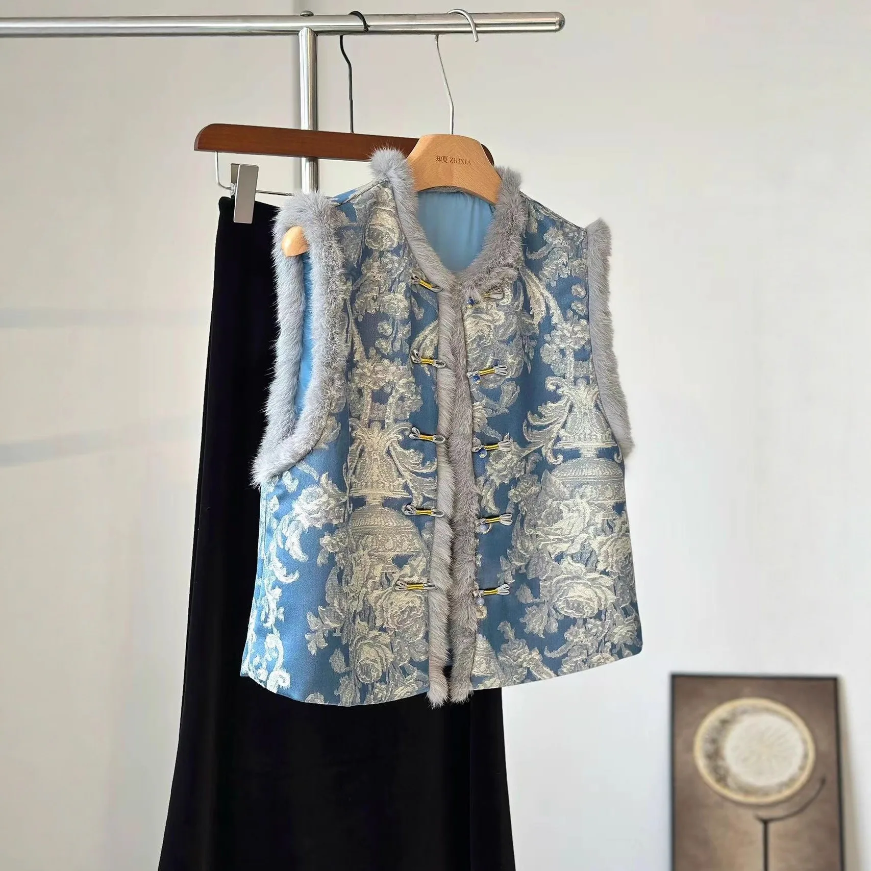 

New Chinese Style Brocade Jacquard Stitching Furry Vest with Cotton Waistcoat Top