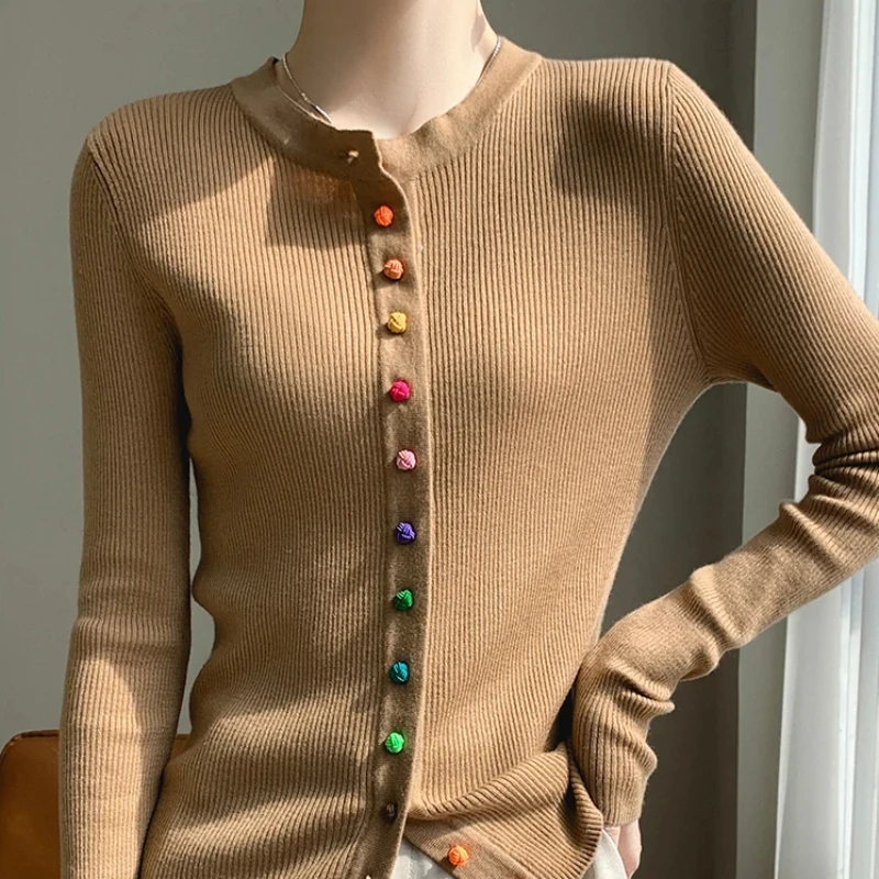 Damen-Pullover aus 100 % Merinowolle, runder Kragen, bunte Schnallen, schmale Passform, Strickjacke, Herbst-Winter, warme Jacke, lässiges