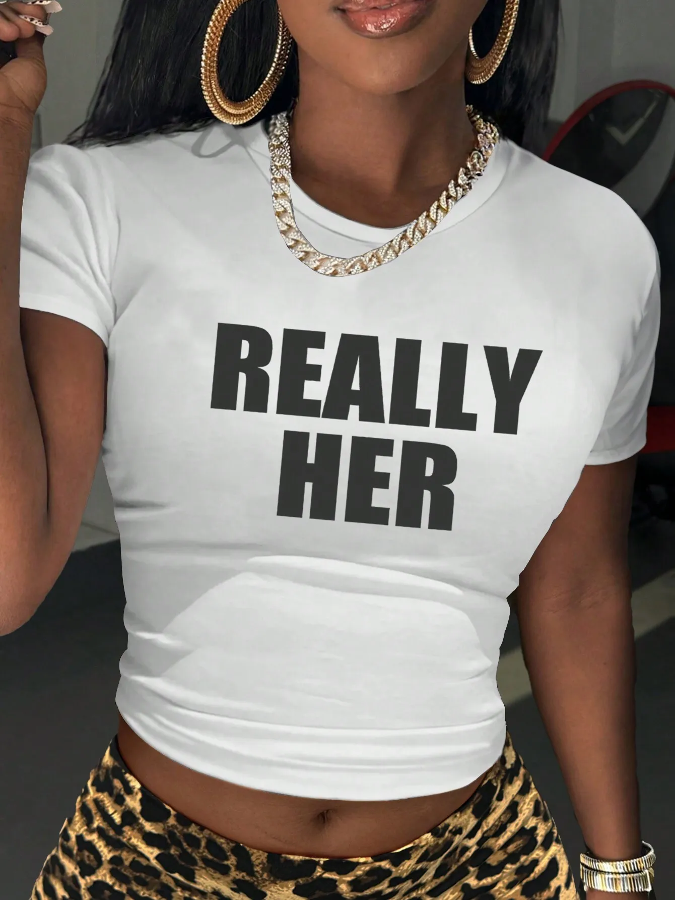 

Женский укороченный топ с короткими рукавами и графическим принтом «REALLY HER», повседневная летняя футболка