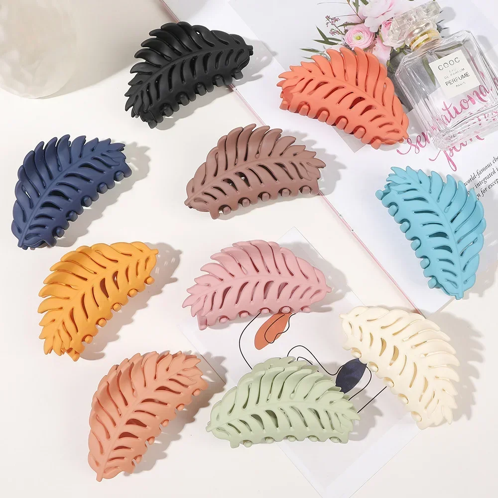 9.5cm Frosted Leaf Shape Hair Clip Large Hollow Simple Ladies Hair Clip Shark Clip Holiday Party Girl Hair Accessory Gift