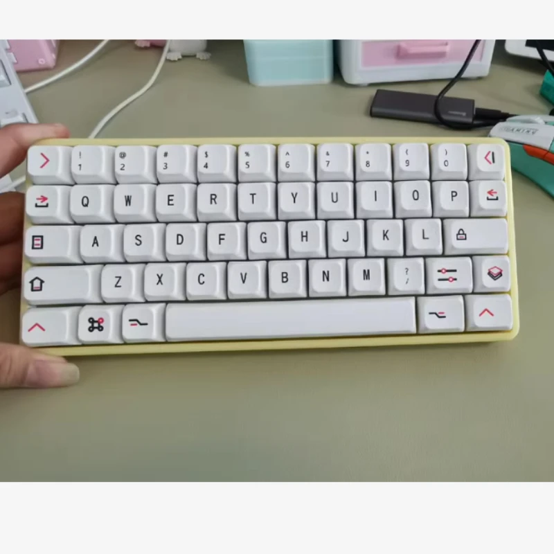 

50, оснащен беспроводной клавиатурой. Изготовленное на заказ беспроводное трехрежимное соединение Bluetooth/2.4G через изменение клавиши для механической клавиатуры.