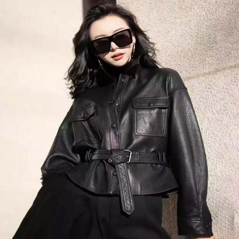 Una nueva chaqueta de cuero lavada de primavera y otoño para mujer, estilo corto y juvenil con cintura ceñida y lazo, abrigo de moda