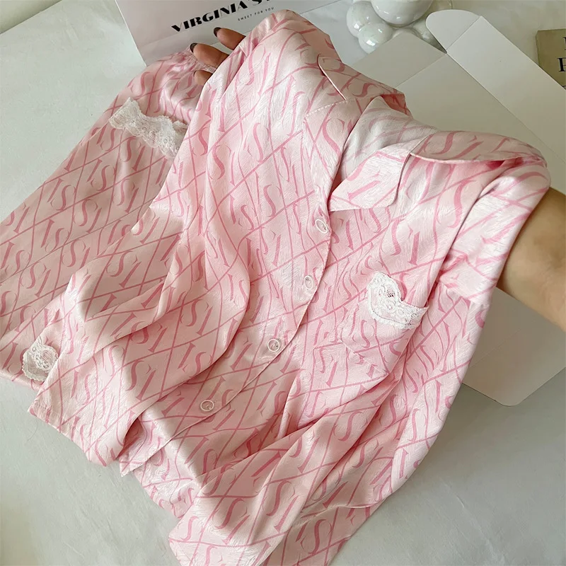 ชุดนอนผ้าไหมน้ำแข็งแต่งลูกไม้หวานใหม่สำหรับผู้หญิง ฤดูใบไม้ผลิ/ฤดูใบไม้ร่วง ชุดนอนแขนยาวหรูหราพร้อมลายพิมพ์ตัวอักษร