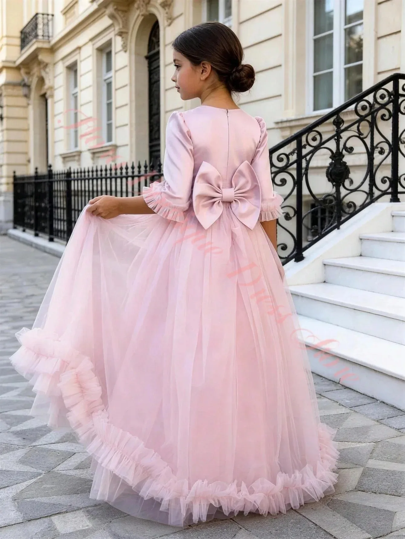 Maßgeschneidertes rosa Blumenmädchenkleid für Hochzeiten, halbe Ärmel mit Schleife, O-Ausschnitt, Kindergeburtstagsfeier, Erstkommunion, Festkleid – Detail 1