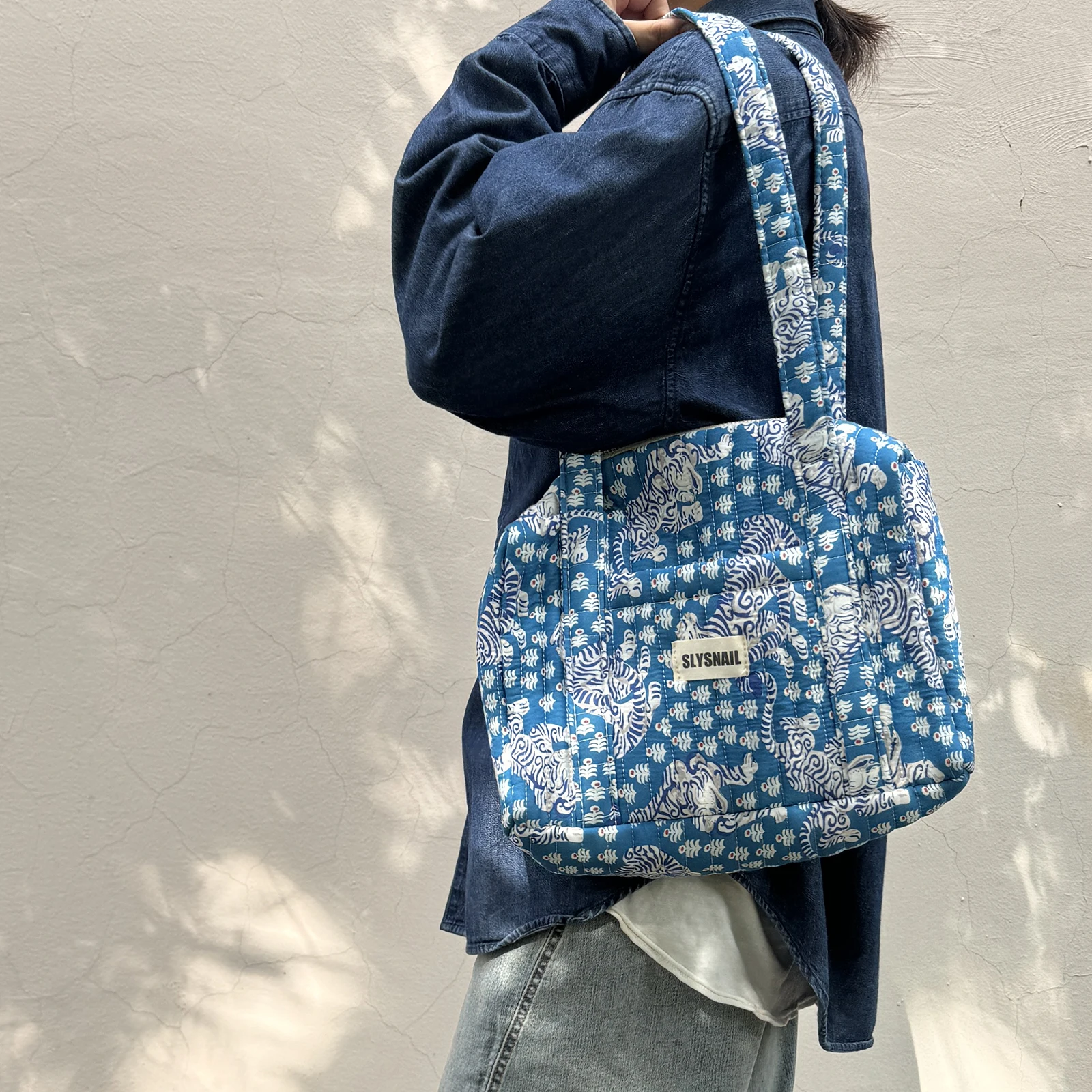 Quilted Shoulder Tote Bag for Women,Boho Tiger Print Large Capacity Zipper Handbag