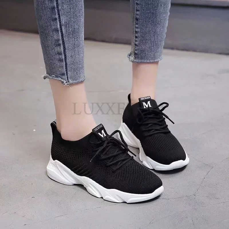 Damskie płaskie buty 2024 wiosenne i jesienne nowe modne zasznurowane siatkowe damskie wulkanizowane grube podeszwy codzienne buty sportowe