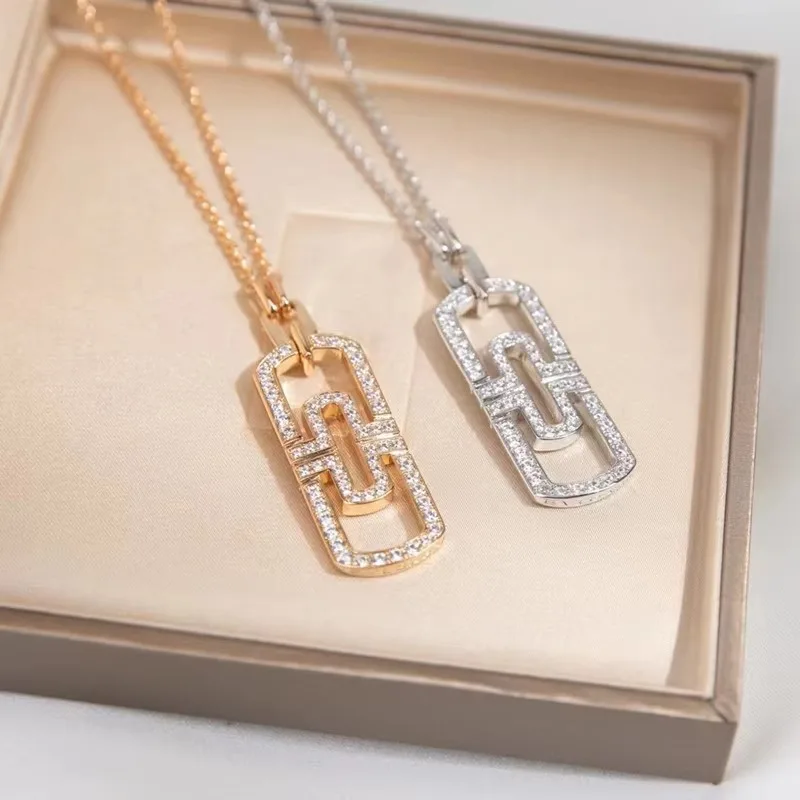 

Paper clip hollowed out necklace pendant, women's diamond inlaid simple and versatile commuting collarbone accessory