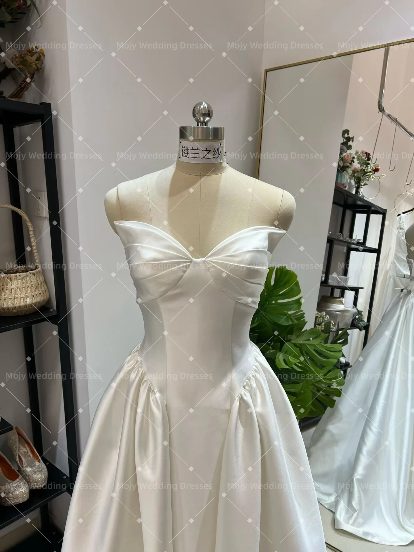 Mojy 2026 Vintage Wedding Dresses Sweetheart Strapless Satin A-Line Ivory Bridal Gown Pleats Princess Bride Dress Customized