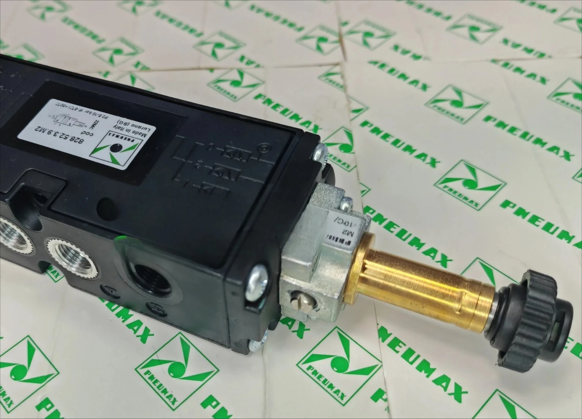 

1PCS828.52.3.9.M2 Italian PNEUMAX solenoid valve can be used in industries such as printing, woodworking, and stone In stock