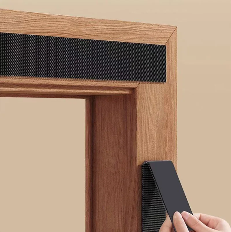 ستائر الأبواب المغناطيسية، وشبكات البعوض لنافذة شاشة الحشرات على الجانب الأيمن، ويمكن تخصيص ستائر البعوض غير المرئية