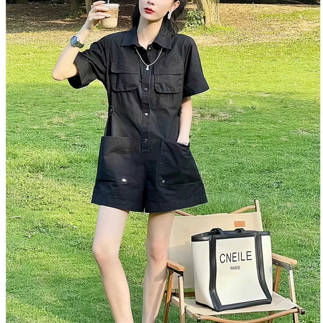 จั๊มสูทขากว้างห้าส่วนทรงหลวมสไตล์เกาหลีสำหรับผู้หญิง รุ่นใหม่ล่าสุด ใส่สบาย ช่วยพรางหุ่น เหมาะสำหรับใส่ทำงาน ผลิตจากโพลีเอสเตอร์...