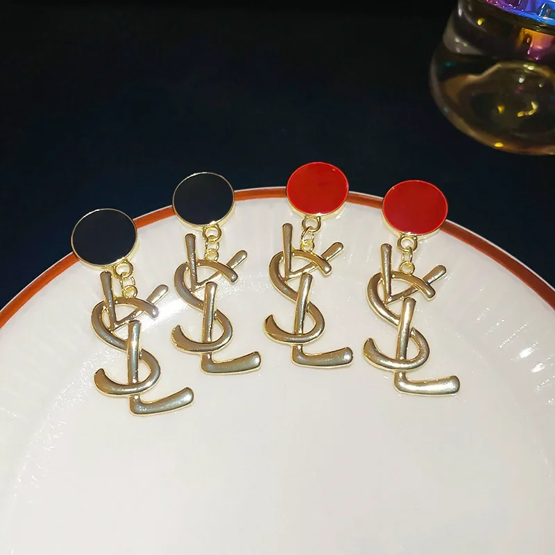

European and American Style Light Luxury High-end Design Women's Letter Earrings, Retro Earrings and Fashionable Girl Earrings