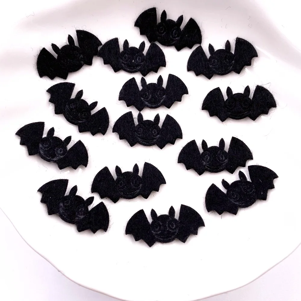 100PCS Felt Fabric Cool Black Bat Cute Patches DIY Craft Applique for Clothing Hairpin Parts Halloween Decor Craft E752