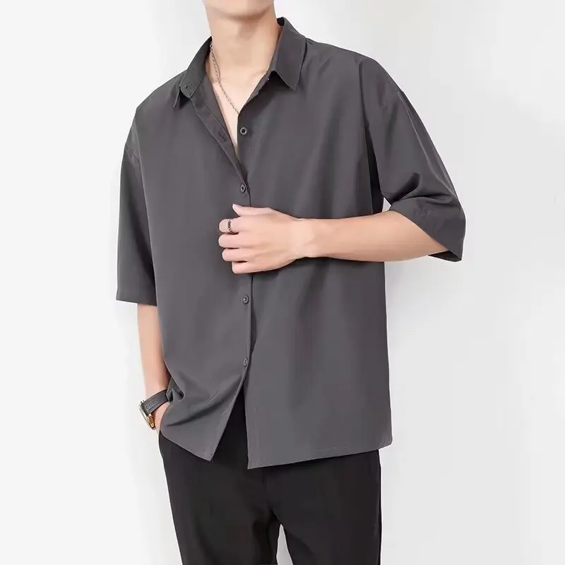 

Летняя мужская повседневная рубашка большого размера (до 250 фунтов), с коротким рукавом, отложным воротником, тонкая верхняя одежда, черная, свободного кроя, молодежный тренд