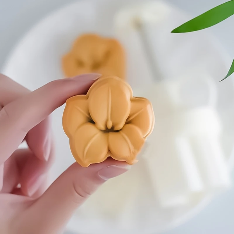 

Mooncakes Mold with Stamp ABS Plastics Mold Begonia Flower Dessert Baking Moulds