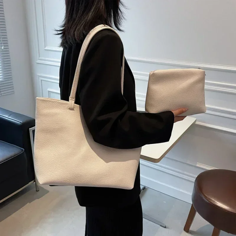 New Soft Leather Advanced Texture Tote Bag 2024 Autumn Bestseller High-capacity Versatile Composite Bag The Single Shoulder Bag