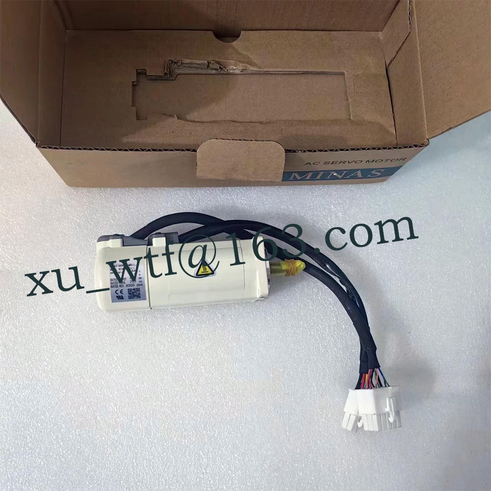 

Новый оригинальный серводвигатель переменного тока MSMA012C1A