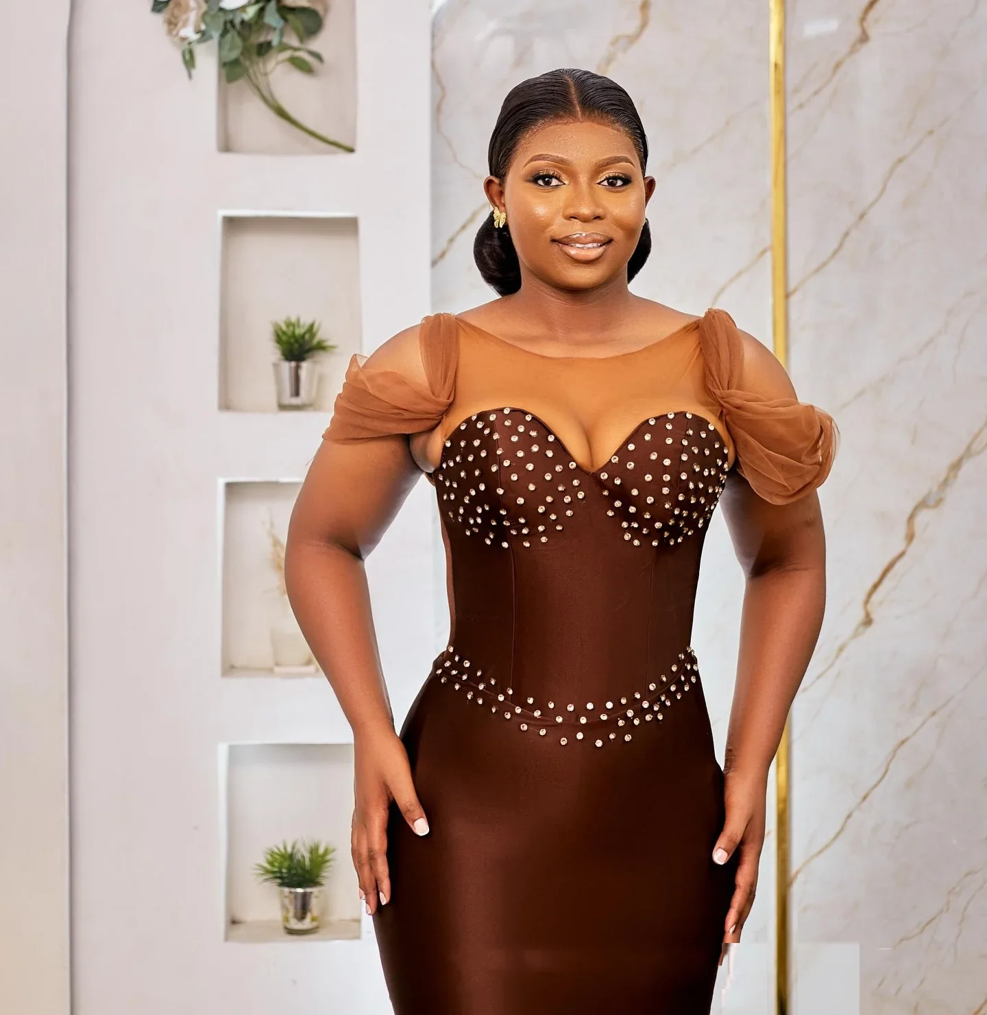 2026 Abito da ballo a sirena color cioccolato Elegante abito da sera lungo in rilievo in stile africano con collo trasparente Aso Ebi