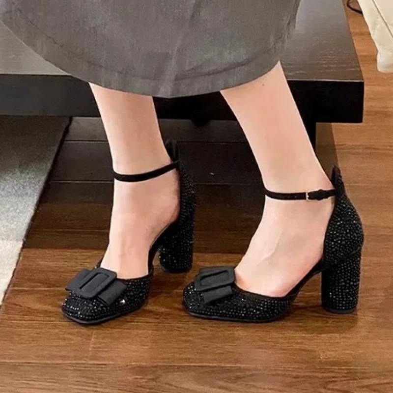 2025 été nouvelles femmes luxe tête carrée une ligne avec mi-talon grosses sandales concepteur bride à la cheville chaussures habillées Zapatos De Mujer