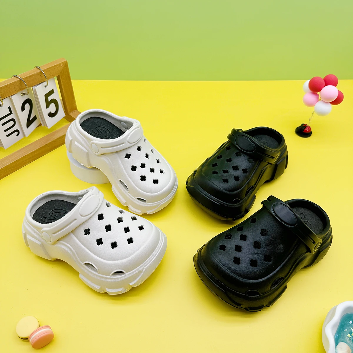

New Stylish Versatile Cartoon Clogs with Soft Soles, Non-Slip Closed-Toe Sandals for Boys and Girls, Model 606