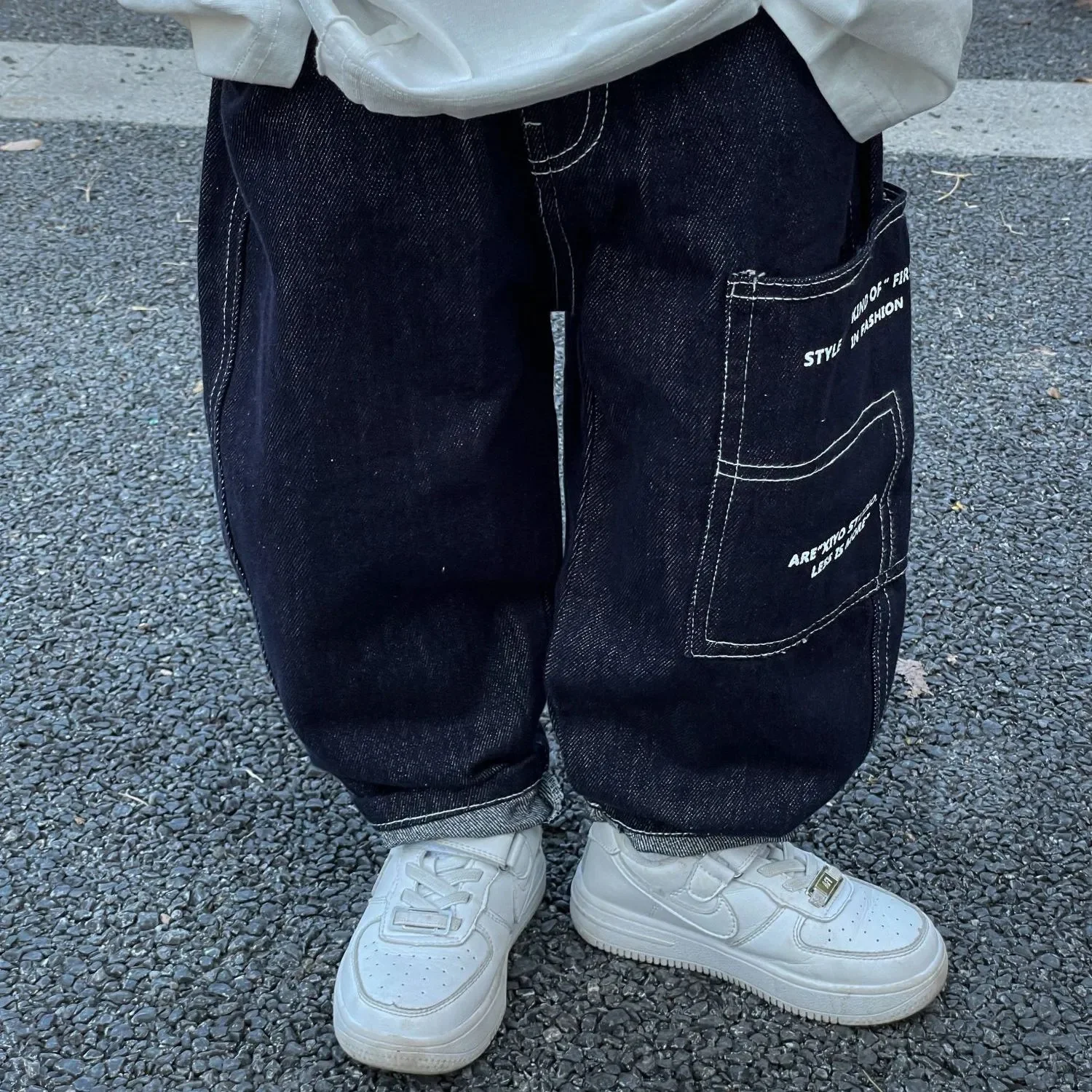 Calça solta casual infantil, jeans de menino, roupa nova na moda, alta qualidade, 2 a 14 anos, 2022