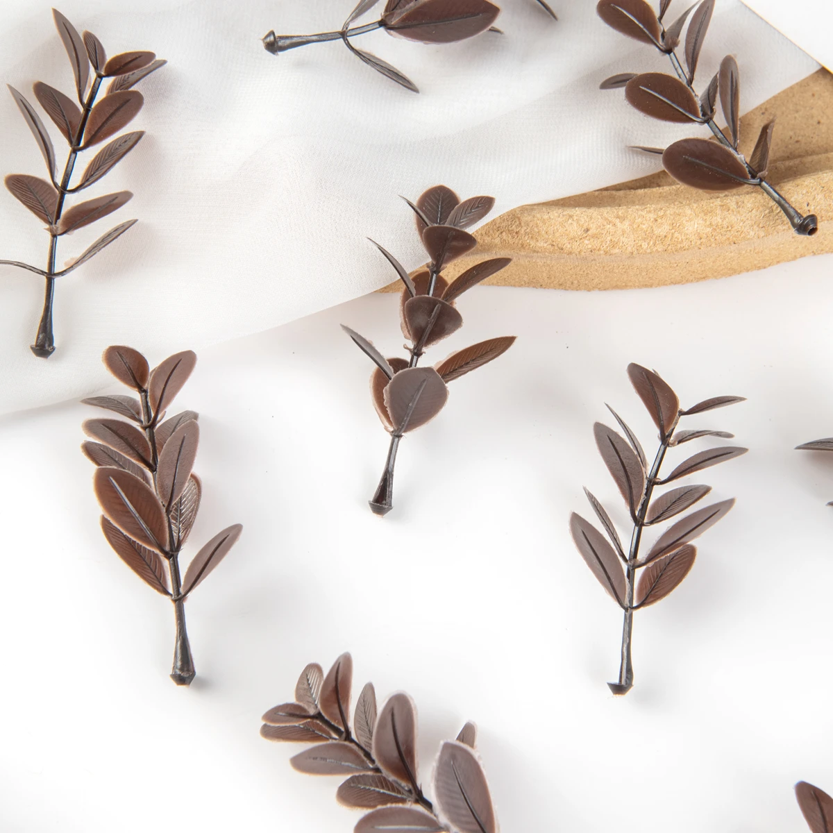 50/100PCS Künstliche Pflanzen Blatt Hochzeit Home Decor Zubehör Diy Kuchen Candy Box Girlande Weihnachten Dekorative Blumen