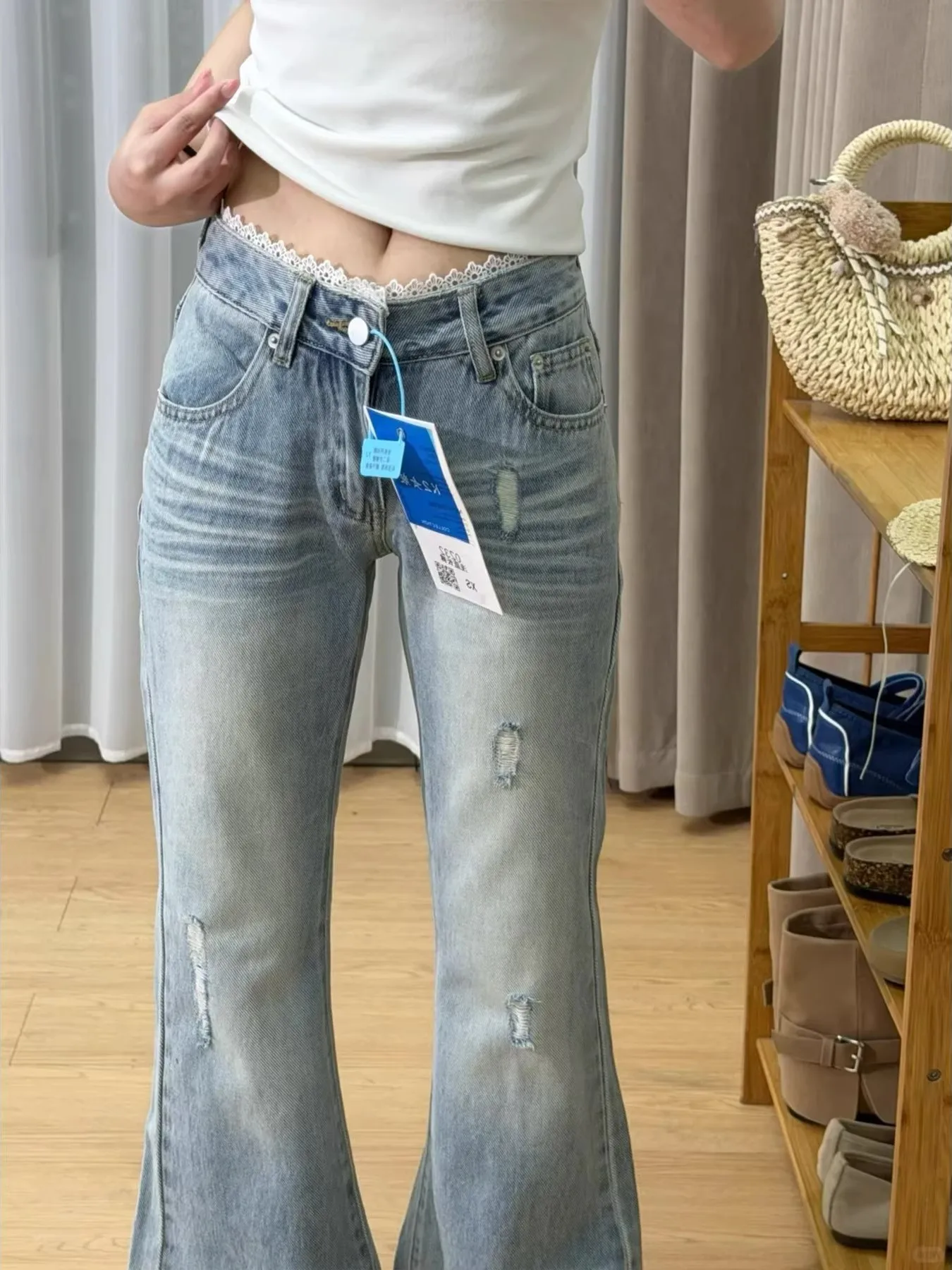 

Low Waist Bell Bottom Jeans Women's Light Blue Denim Lace Patchwork Slimming Small Size Hole Punching Bell Bottom Pants