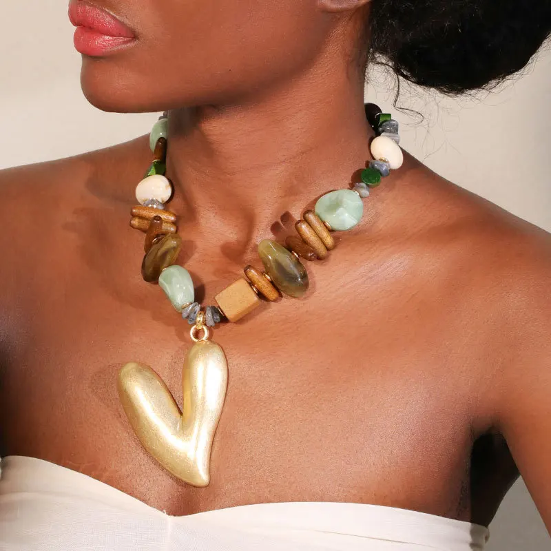 

New Handmade Beaded Necklace with Gold Big Heart Pendant for Women Girl Beach Party Jewelry,Christmas Accessories Decor Gift