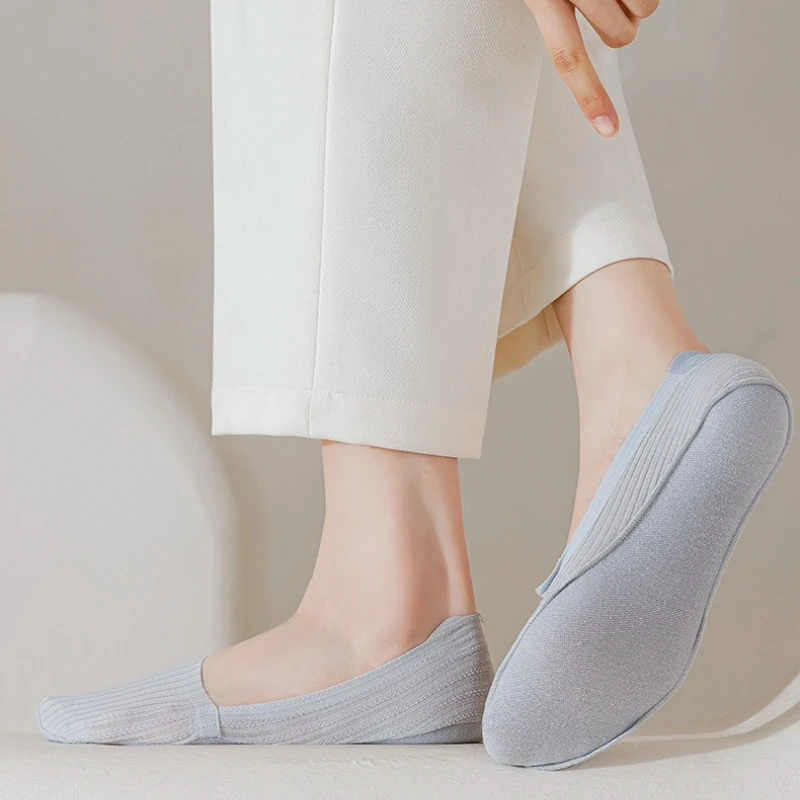 Pantofole a calzino da donna in silicone antiscivolo tinta unita taglio basso calzino da barca fondo in cotone sottile traspirante estate invisibile no show calzini