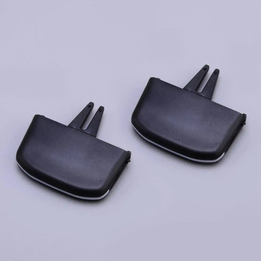 

2Pcs Car Front Center A/C Air Vent Outlet Tab Clip Fit for Volvo V60 S60 V40 2016 2015 2014 2013