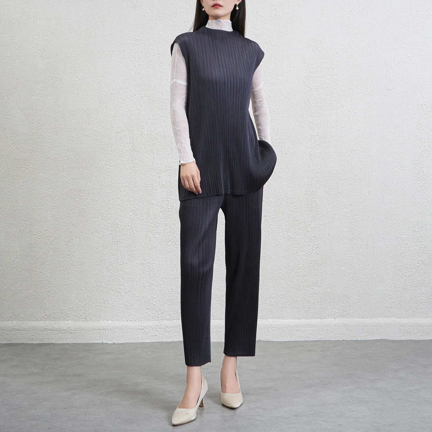 Miyake Pleats 2025 Japanese Fashion Two-Piece Set Solid Color Sleeveless Tank Top and Pencil Pants Top and Bottom Set for Women