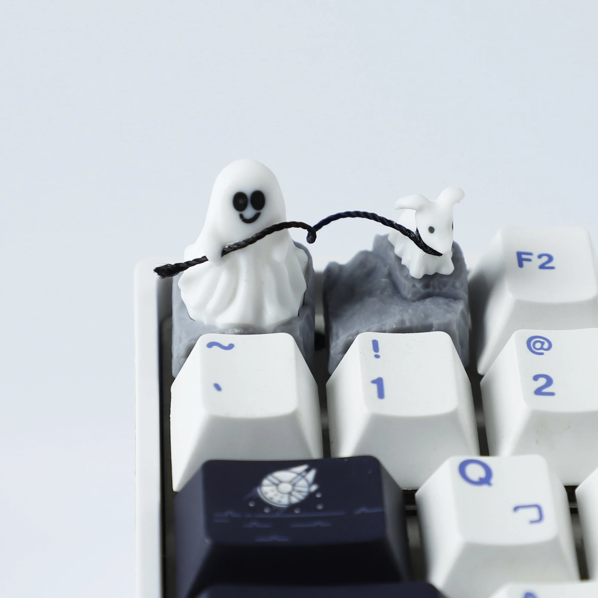 Super Fun Novelty Artisan Keycap Resin 2pcs Ghost Leads Sheep Shine Through Custom Handmade Keycaps for MX Mechanical Keyboard