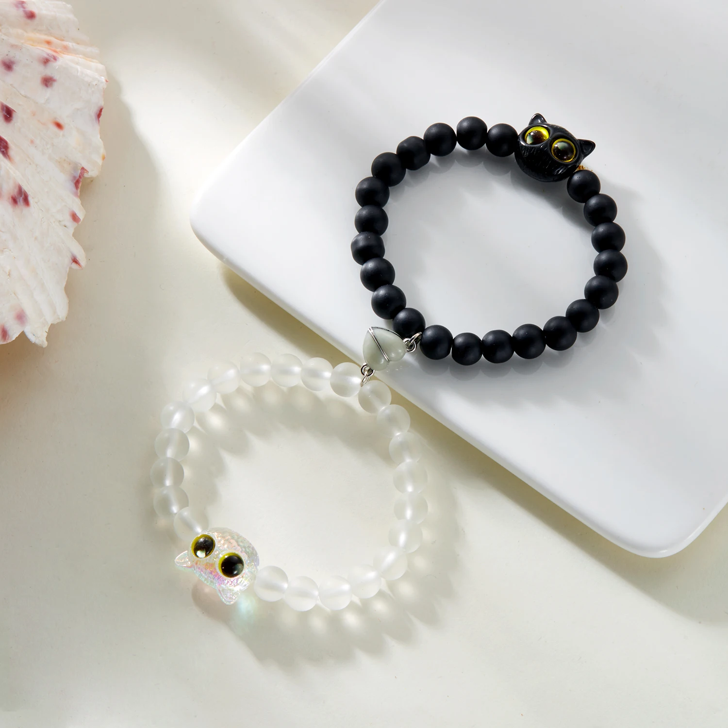 Leuchtende Katzen-Magnetarmbänder für Paare, im Dunkeln leuchtende, passende Perlen-Armreifen, süßes Valentinstag-Schmuckgeschenk – Detail 5